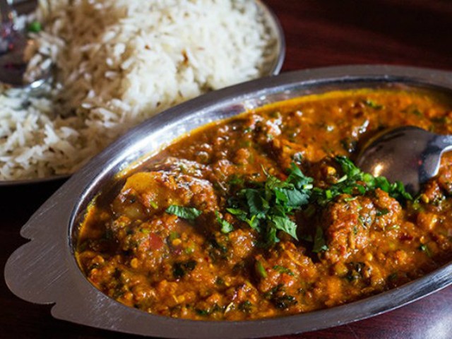 Will India Palace's lamb vindaloo taste as sweet without the view?