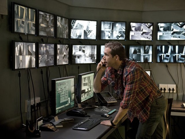 Ryan Reynolds' bod is the asset in men-on-the-run thriller Safe House
