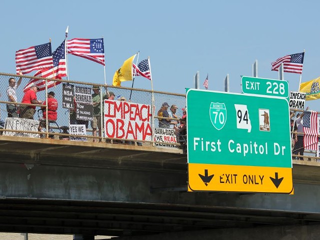 Impeach Obama Protesters Return to Same Overpass Where They Were Arrested (VIDEO)
