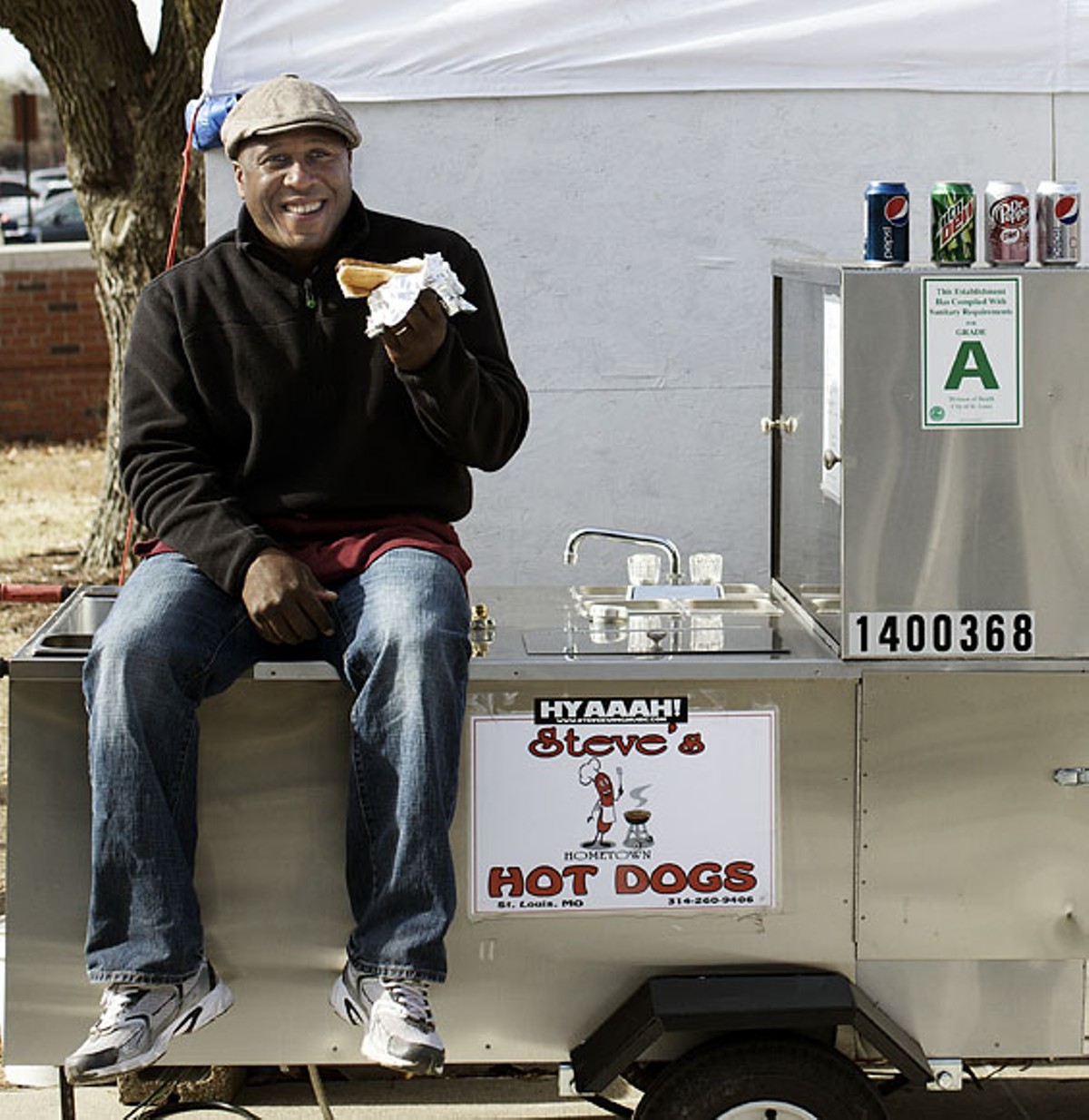 Murphy Lee promotes a healthy-cooking show, while Steve Ewing finds success with a hot-dog cart