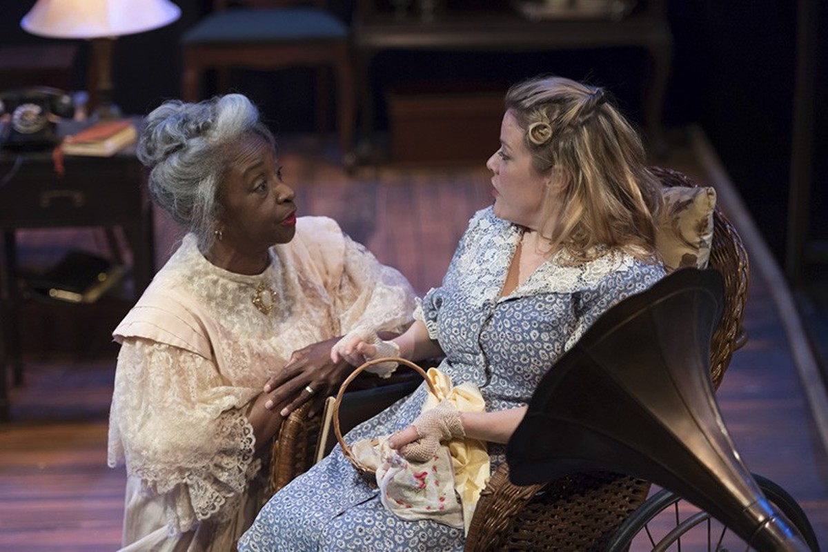St. Louis stage veteran Linda Kennedy (with Sydney Frasure, right, as Laura) makes a superb Amanda Wingfield.