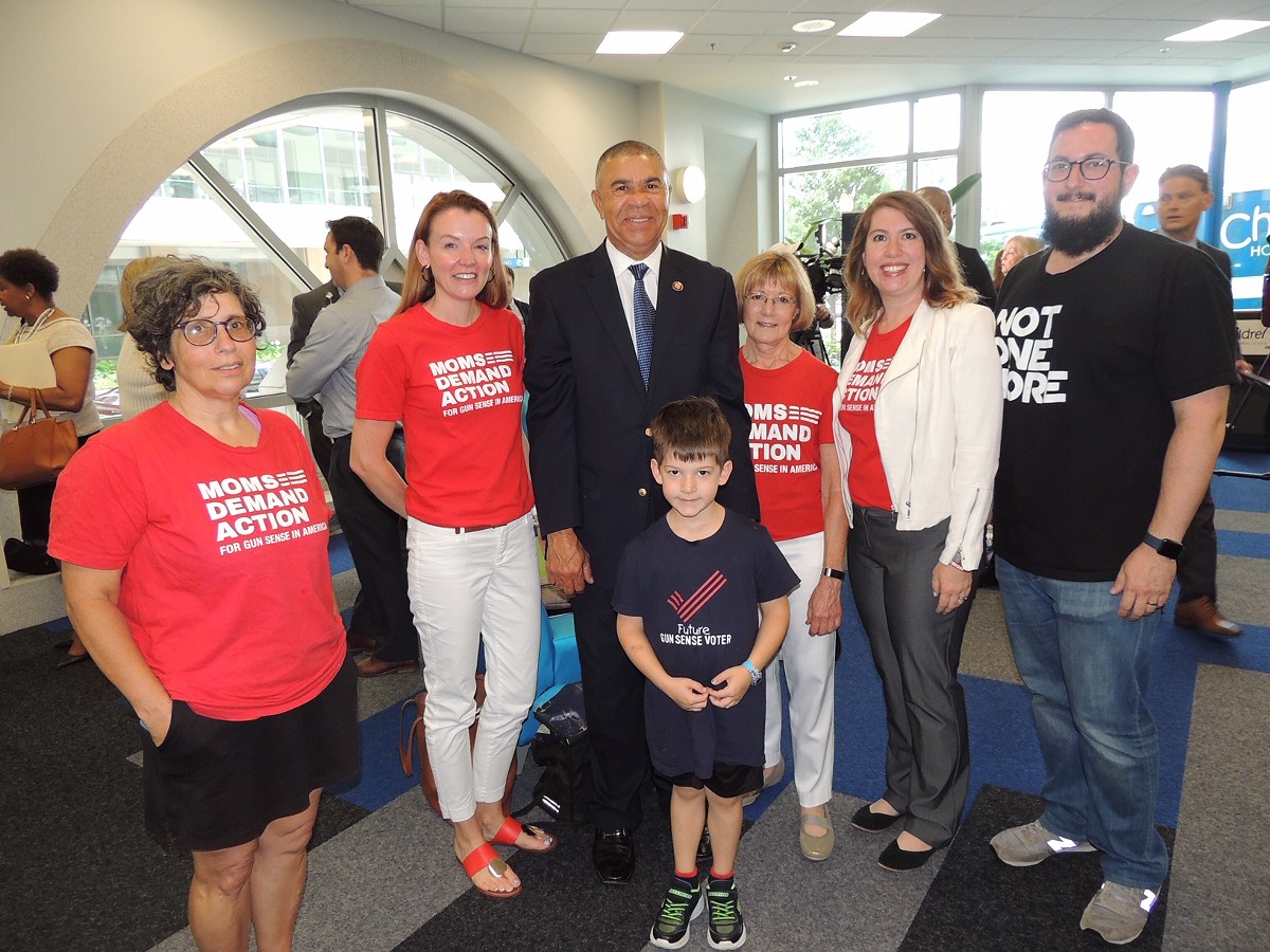 Congressman Lacy Clay thanks Moms Demand Action for supporting his legislation that would give cities the freedom to enact tougher gun laws without approval from state legislatures.