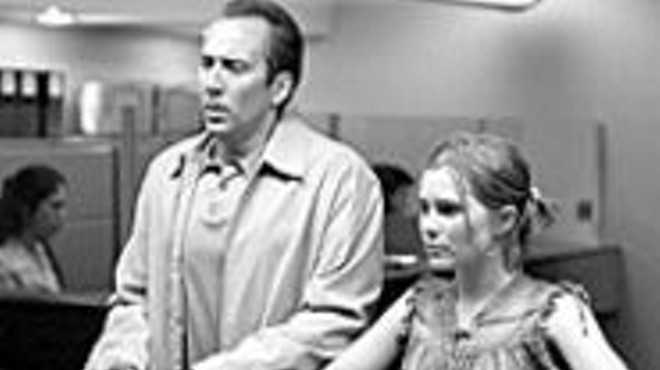 Nicolas Cage and Alison Lohmann are a father-daughter con team in Matchstick Men 