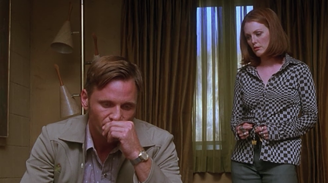 Vigo Mortensen as Sam Loomis and Julianne Moore as Lila Crane in Psycho.