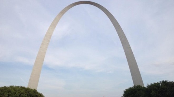 Citizens gather at the Gateway Arch for #NMOS14.