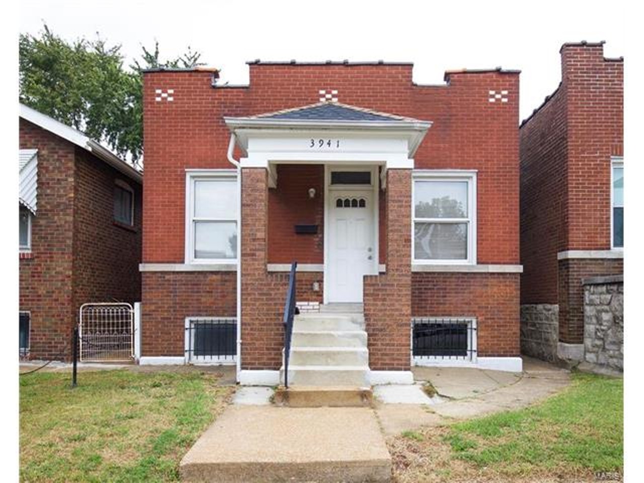 3941 Winnebago
St Louis, MO 63116
2 beds, 1 bath, 783 sqft
$95,000
Nestled in Tower Grove South, this home has been "rehabbed from roof to basement." There's a bonus sunroom, a walk-out lower level, a back porch and a one-car garage in addition to standard rooms like the two bedrooms and kitchen (which has a new stainless steel microwave and gas stove, by the way). The listing also notes how close the house is to Civil Life Brewery -- absolutely no complaints there.