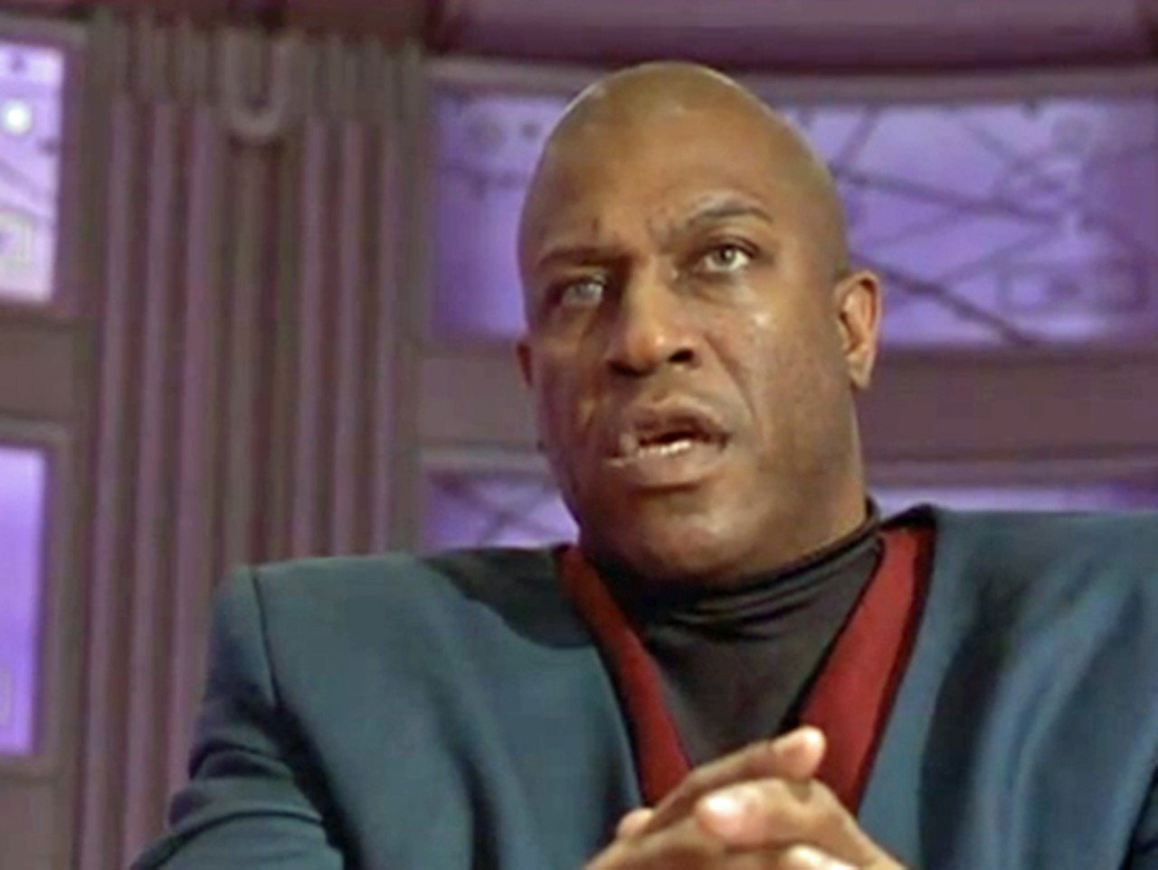Tommy "Tiny" Lister as President Lindberg in The Fifth Element (1997)
President Lindberg will give you twenty goddamn seconds to make your case about why you shouldn't open fire immediately on mysterious civilizations.
