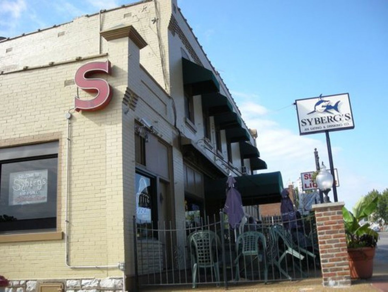 Syberg's
Locations on Market, Gravois, Dorsett, Chesterfield, Arnold and O'Fallon, Il.
A great game atmosphere, tasty shark bites, lots of drink specials, a brunch buffet, catering -- is there anything Syberg's can't do? RFT Photo.
