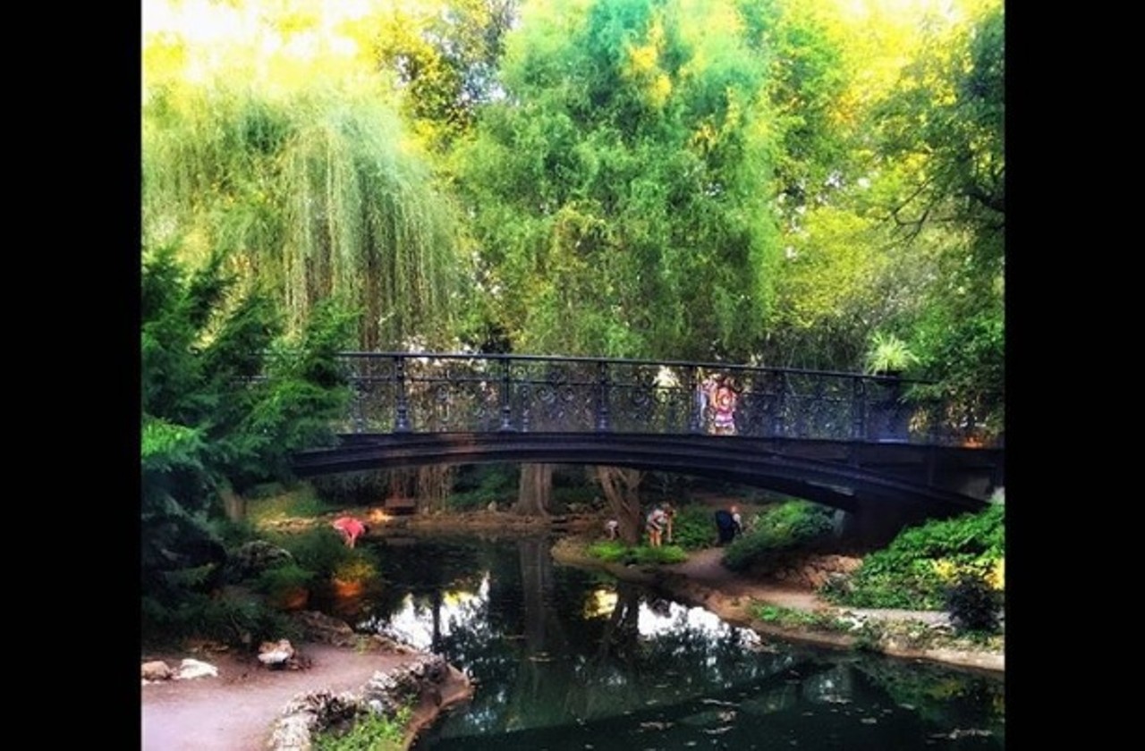 The footbridge in Lafayette Park
The ultimate prom pic location would look perfect on your Instagram feed, don't you think? The neighborhood is a beautiful place to explore, too. Photo via vibbi.com, courtesy of Instagram / @mynameissprinkle.