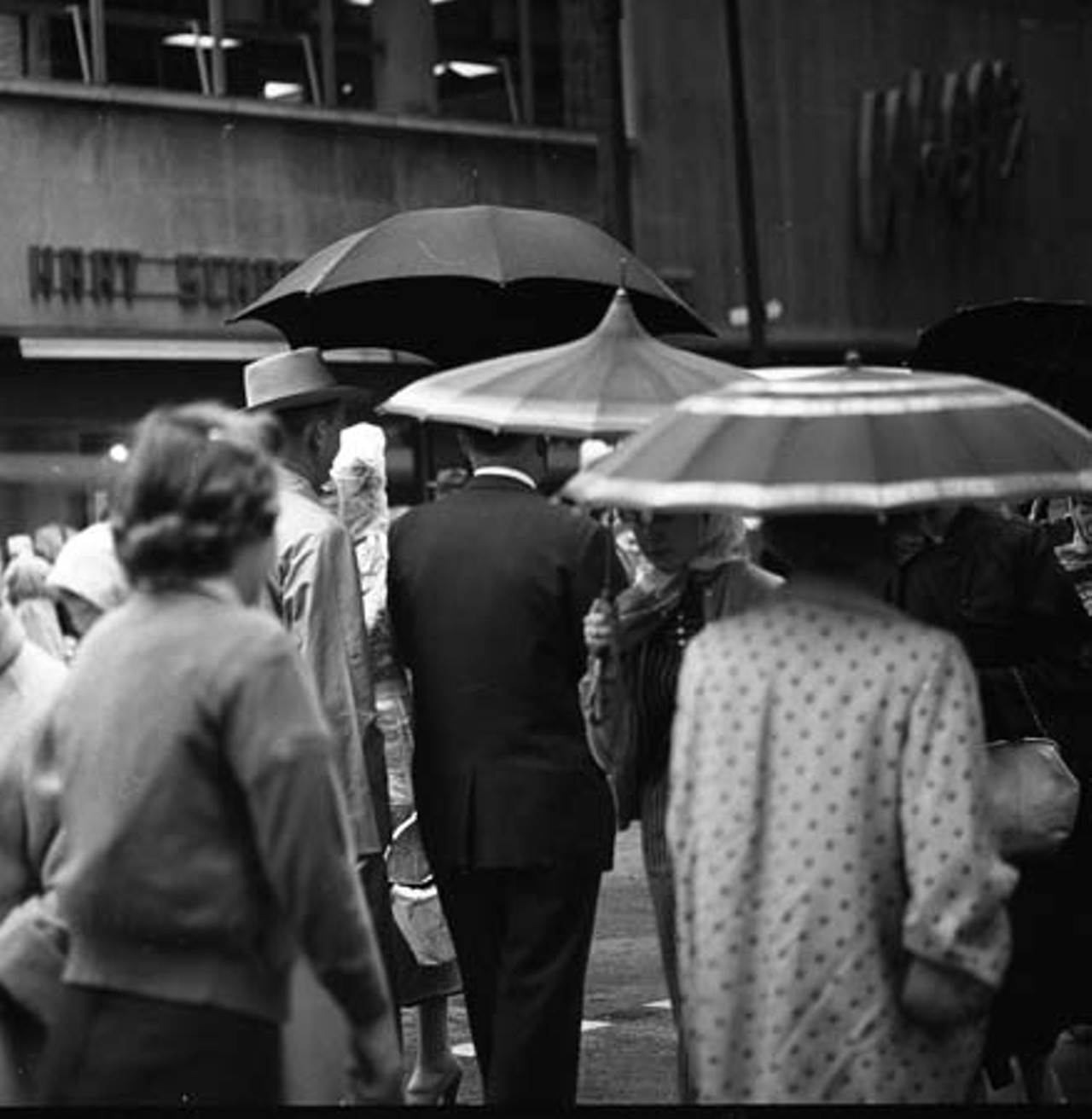 30 Awesome Vintage Photos Depict?ing? a Rainy St. Louis Day in 1958