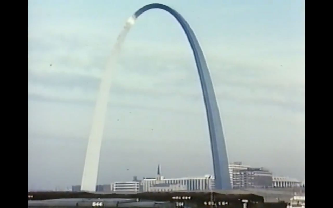 Monument to the Dream
Monument to the Dream, which was directed by Charles Guggenheim in 1967, is a short documentary about the Gateway Arch National Park. Naturally, the film was shot around the Gateway Arch and shows its evolution.