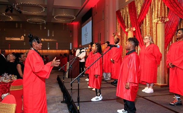 Jackie Joyner Kersee herself leads a kids choir at the gala for the former Olympian's eponymous foundation.
