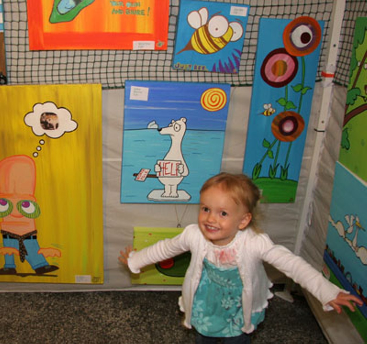 A young fan of Joe Mohr's colorful paintings.