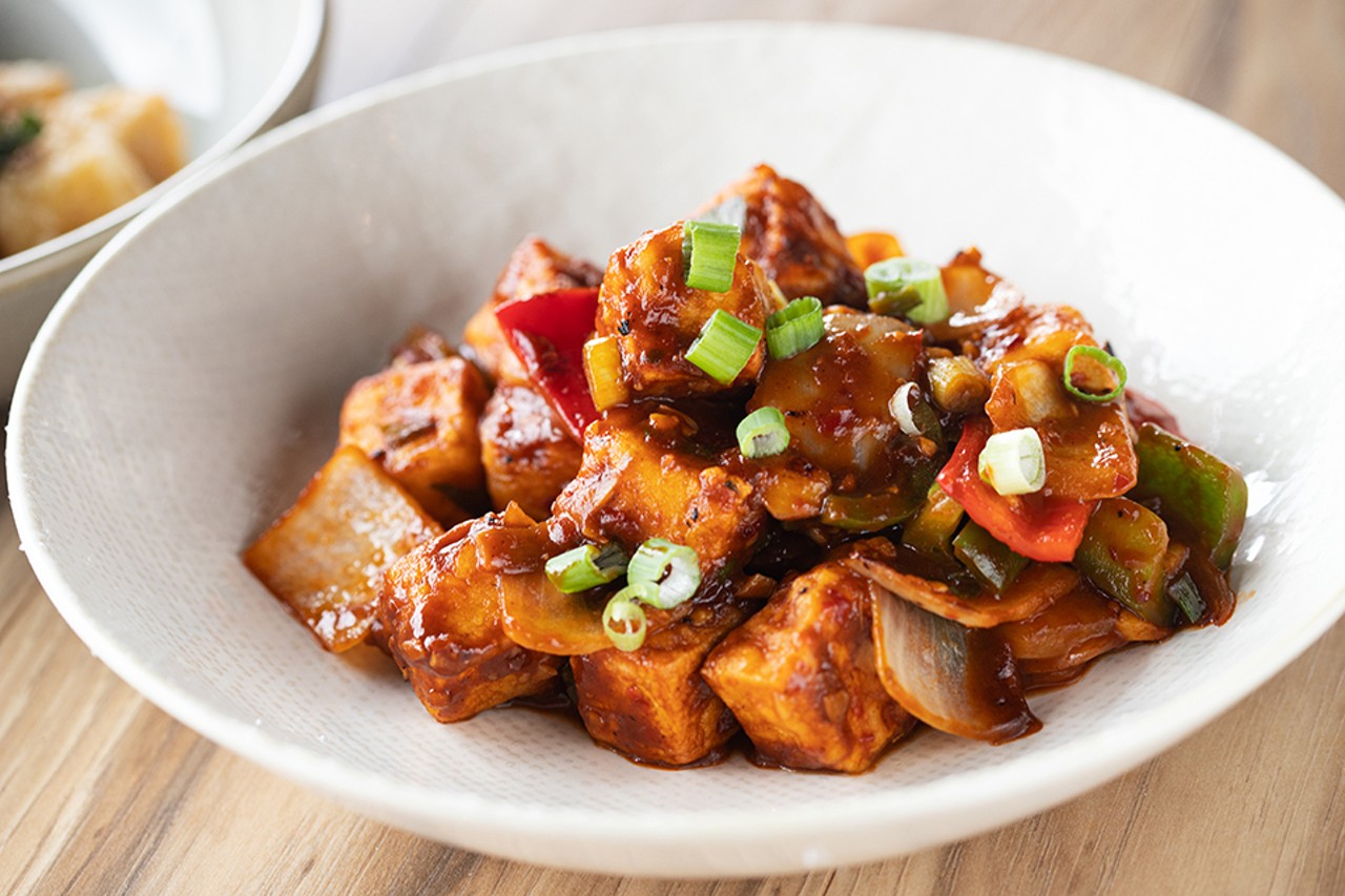 Tangra-style chili paneer, a classic Indo-Chinese dish with paneer tossed in a spicy, sweet and savory sauce.