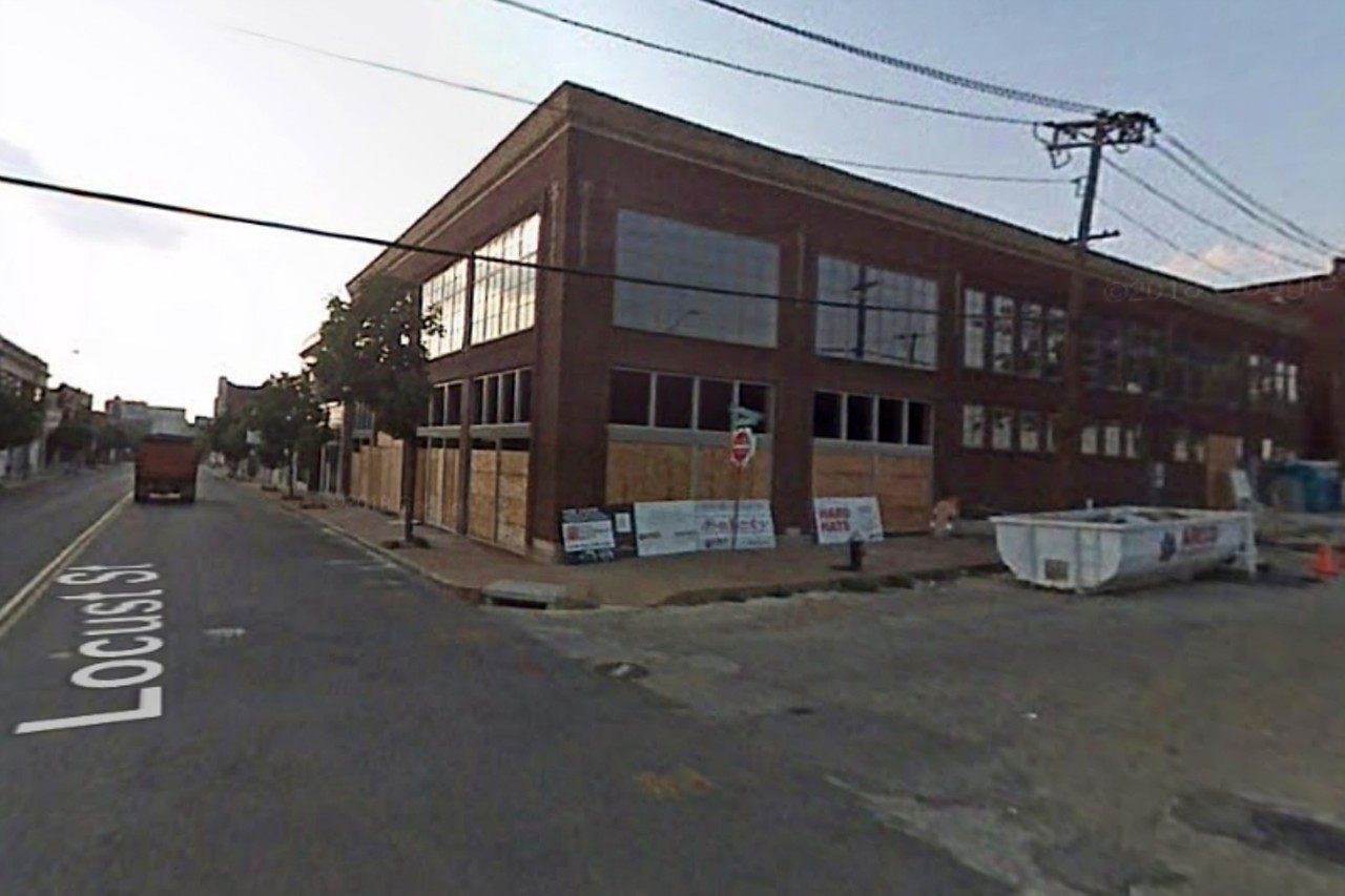 September 2007
N. Garrison Ave. & Locust St.
Sad building
Photo courtesy of &copy;2018 Google