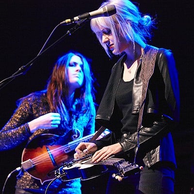 Larkin Poe, a sister act from Atlantaa and distant cousins of Edgar Allen Poe, open up the show.