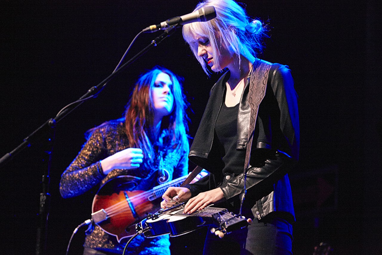Larkin Poe, a sister act from Atlantaa and distant cousins of Edgar Allen Poe, open up the show.