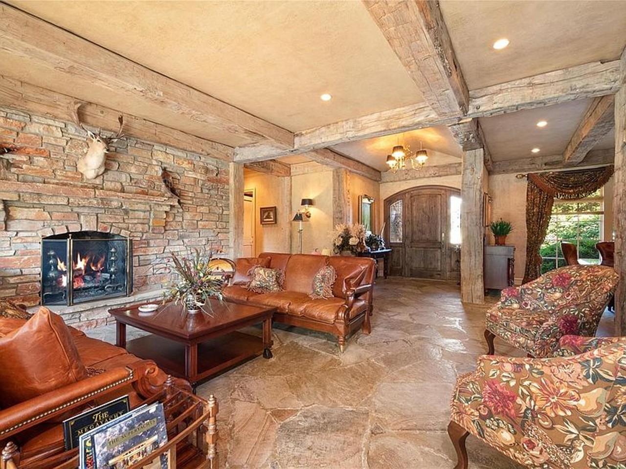 Even the Dogs Get Their Own Mansion at Missouri&#146;s Most Expensive House [PHOTOS]