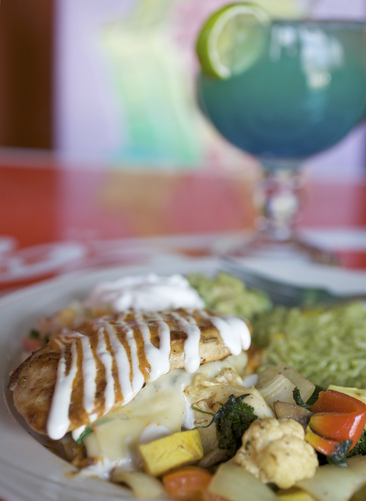The Las Palmas stuffed chicken is chicken stuffed with spinach, mushrooms, onions, pepperjack cheese and in a spicy diablo sauce. It is served with cilantro rice, veggies, guacamole, sour cream and pico de gallo.