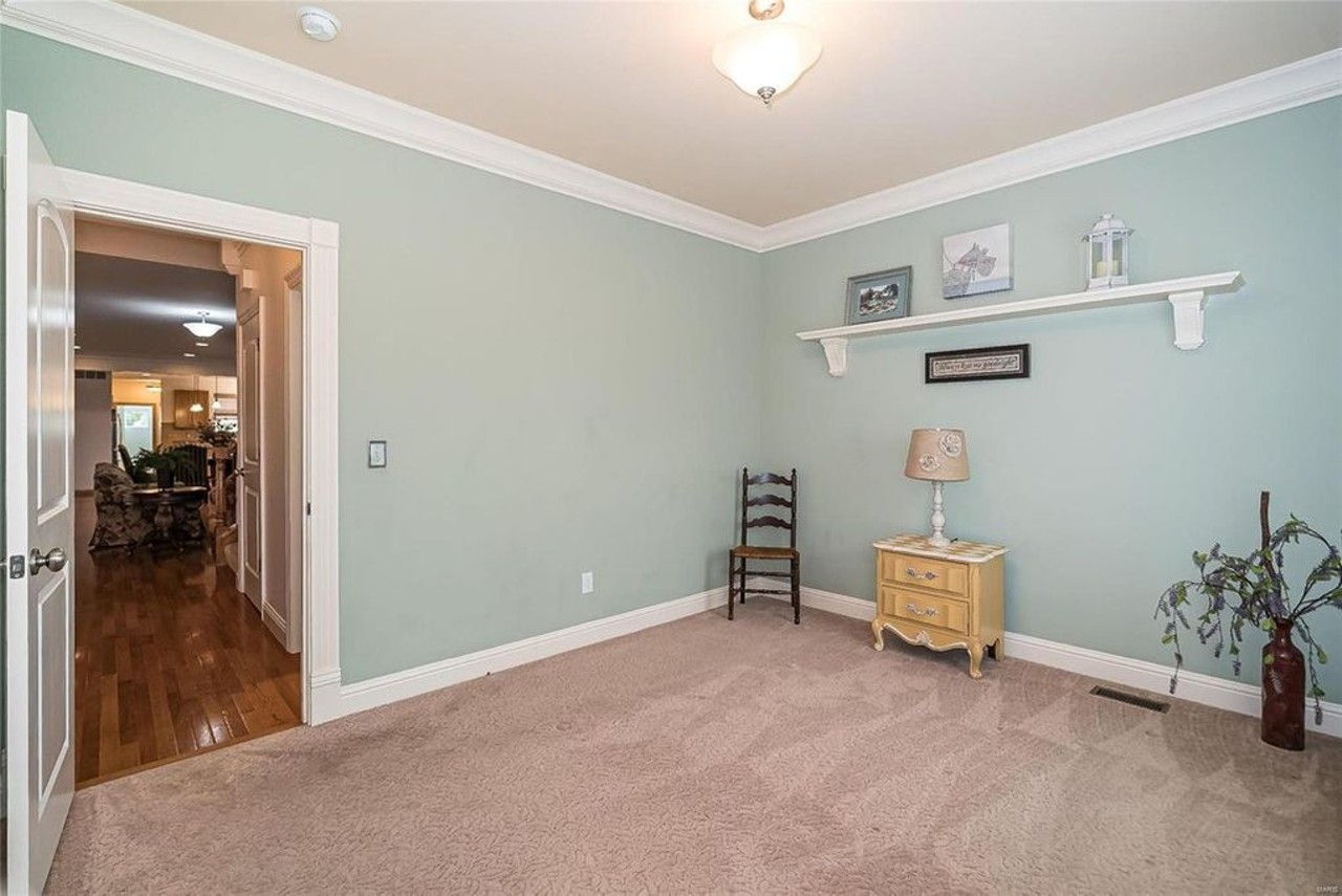 Former St. Louis Mayor Francis Slay Is Selling His Boring-Ass House [PHOTOS]