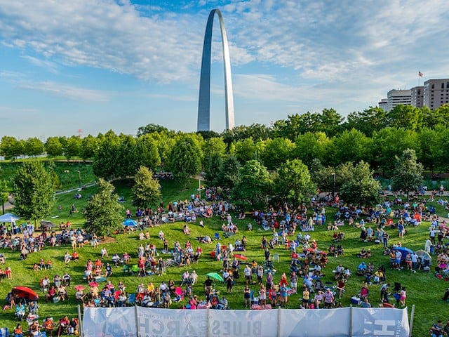Just look at all those people at the Gateway Arch National Park!
