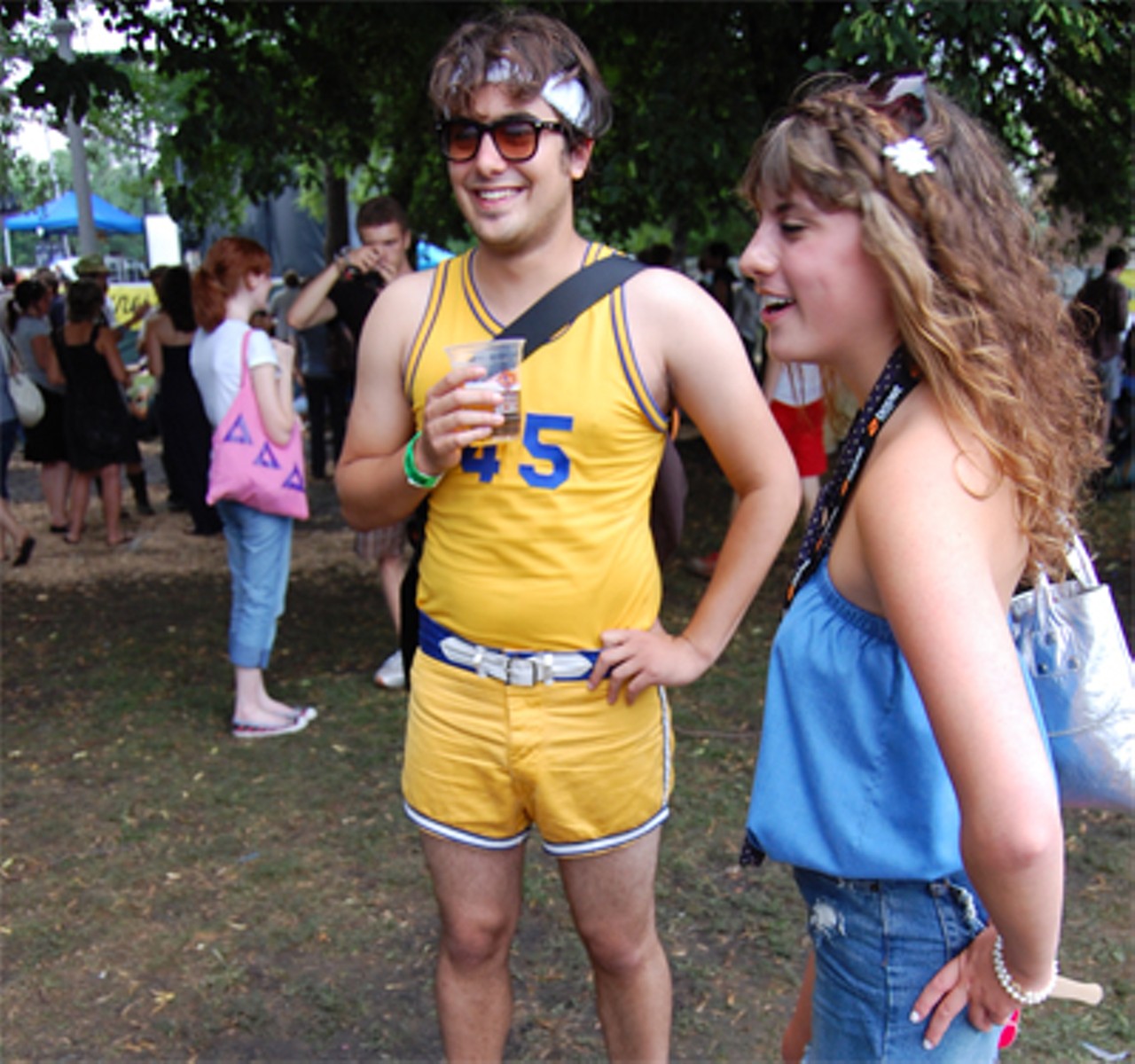 Wearing a basketball jersey is a good way to stay cool at an outdoor fest and a rather stylish way. Wearing short-shorts? Same reasons. But both at the same time makes one look like a bench warmer in a YMCA under-30 league.
Click here for set reviews and  more photos from Pitchfork '08.