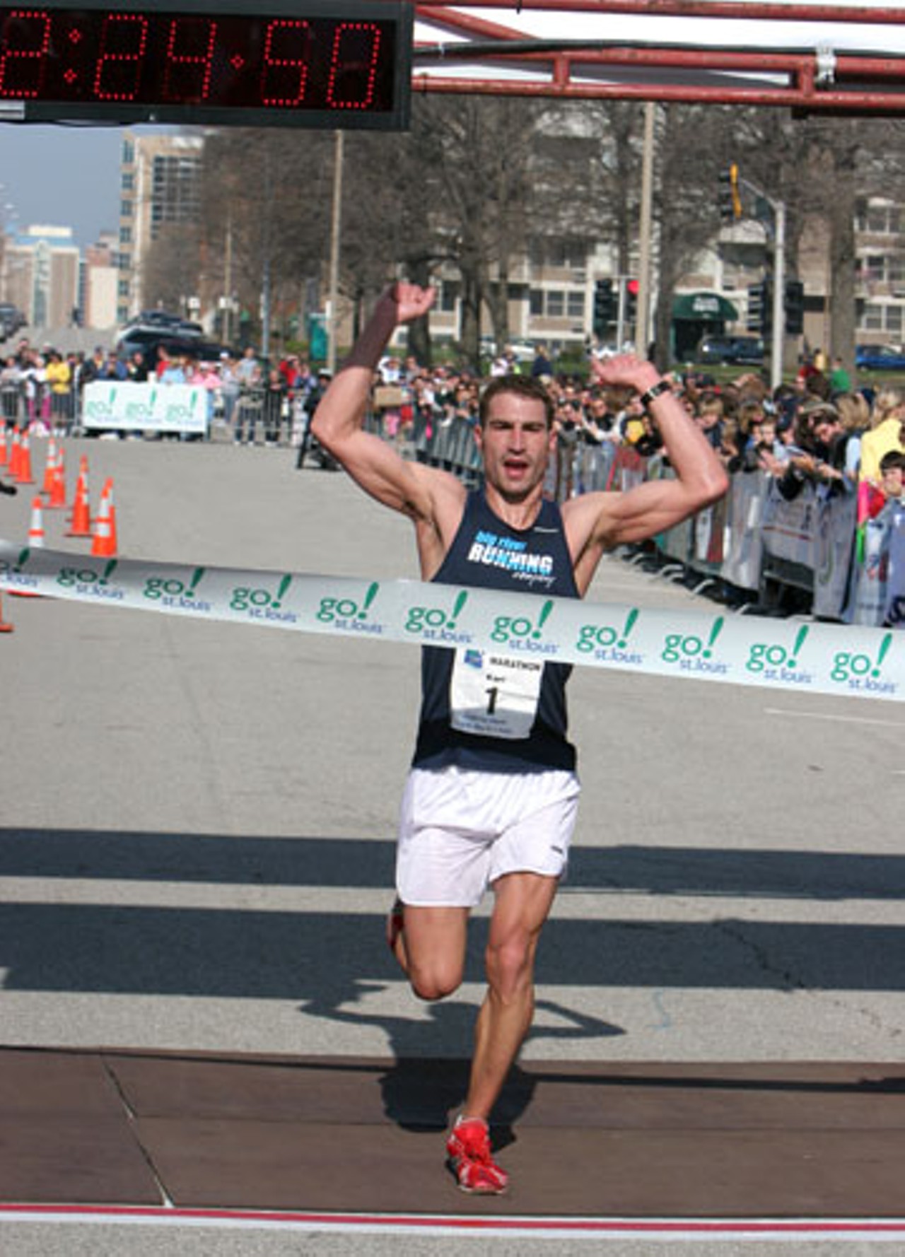 Karl Gilpin wins the 2008 Go! St. Louis Marathon for the second consecutive year.