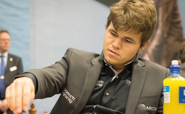 Magnus Carlsen makes a move.