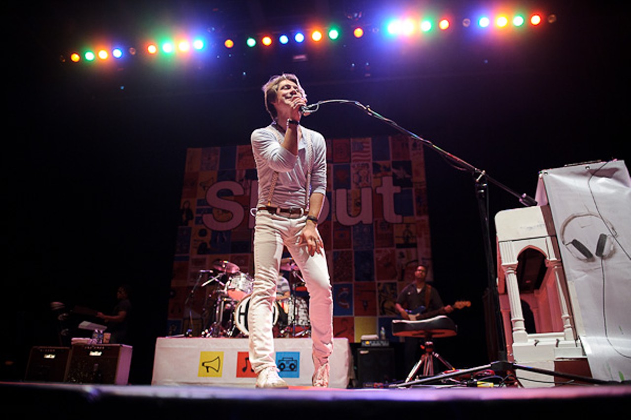 Hanson performing at the Pageant in St. Louis.