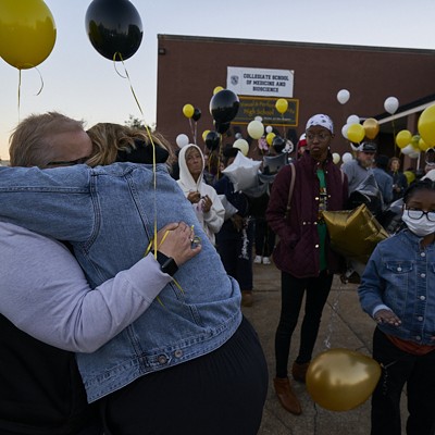 Hundreds Mourn School Shooting in St. Louis [PHOTOS]