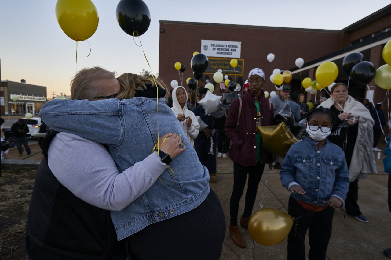 Hundreds Mourn School Shooting in St. Louis [PHOTOS]