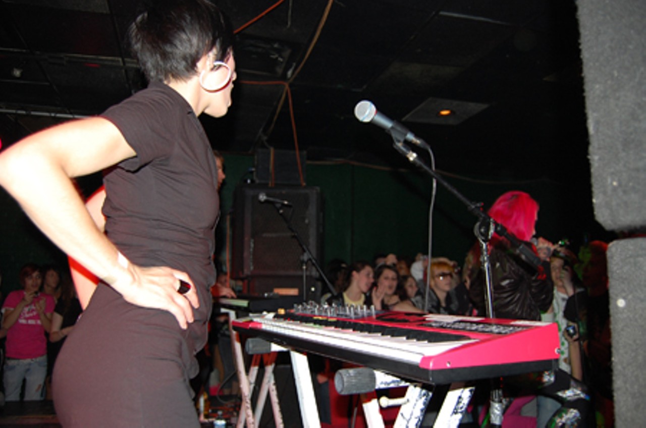 Lauren Deadly on the keyboards.