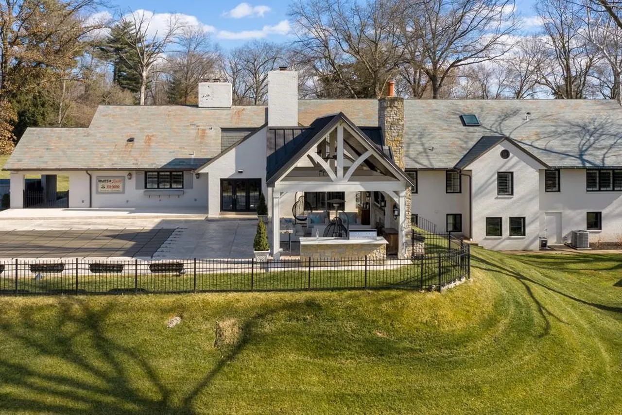 Joe Buck's $3.3 Million Mansion in St. Louis Has Sold [PHOTOS]