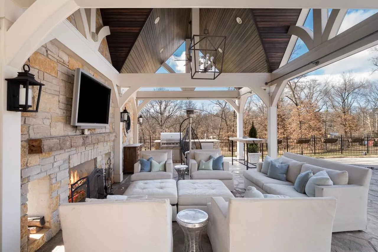 Joe Buck's $3.3 Million Mansion in St. Louis Has Sold [PHOTOS]