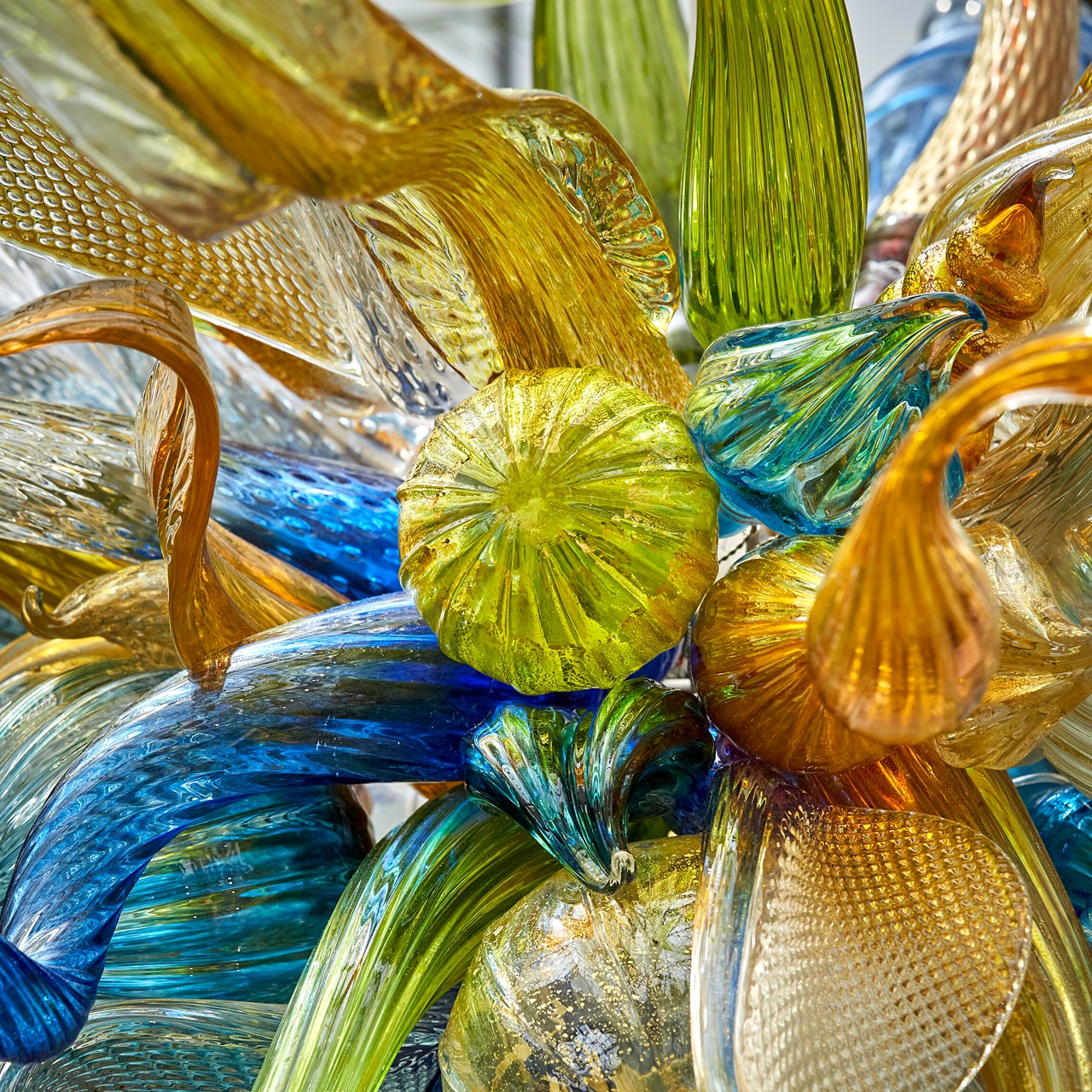 Dale Chihuly
Burnished Amber, Citron, and Teal Chandeliers (detail), 2017
Biltmore, Asheville, North Carolina, installed 2018
© 2022 Chihuly Studio. All rights reserved.