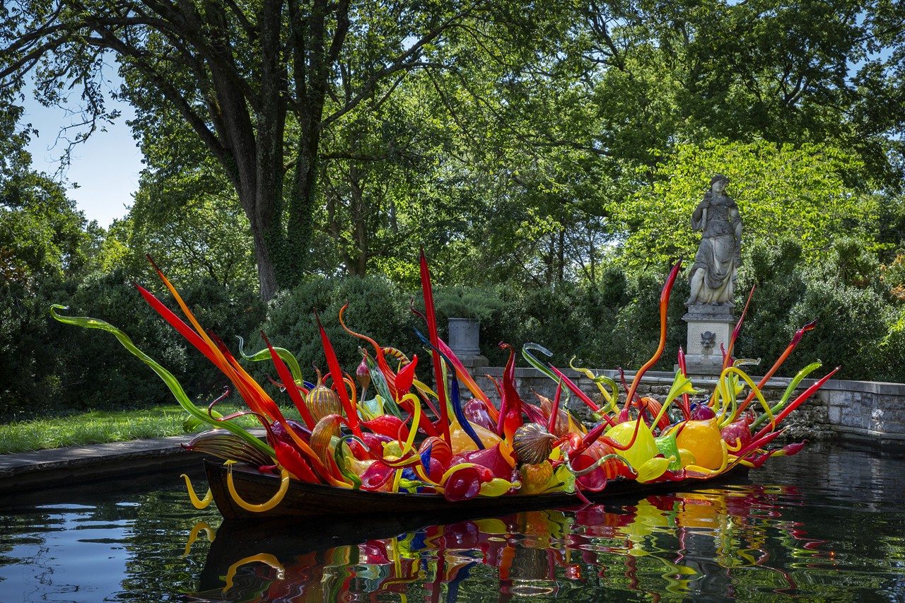 Dale Chihuly
Fiori Boat, 2018
6½ x 24½ x 8'
Cheekwood Estate & Gardens, Nashville, installed 2020
© 2022 Chihuly Studio. All rights reserved.