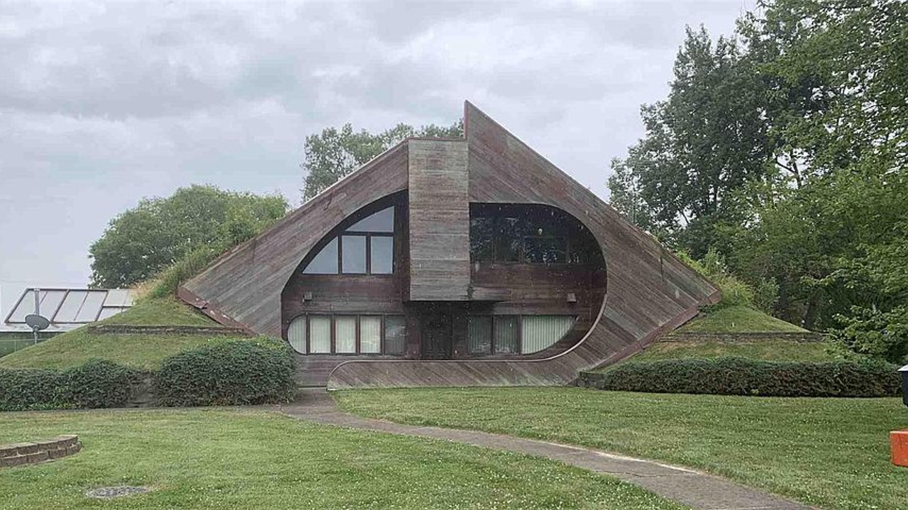 Mow Your Own Roof at This Illinois Earth-Sheltered Home [PHOTOS]