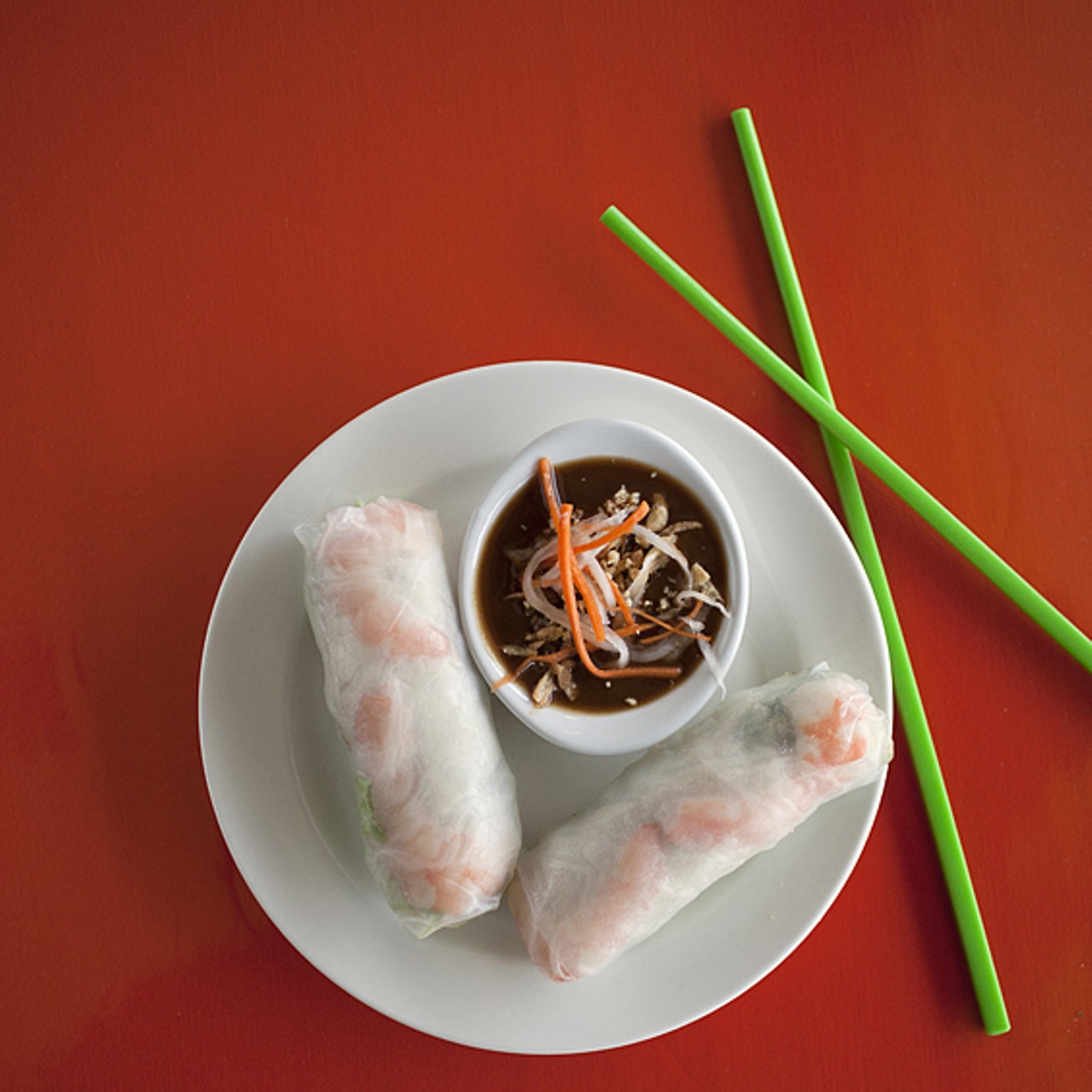 Goi Cuon, spring rolls with shrimp and pork.