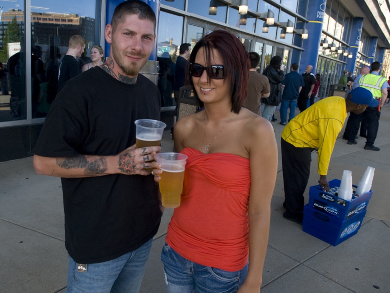 The Scottrade Center embraced the pre-concert tailgating philosophy by selling beer outside the venue before the show. Cheers!