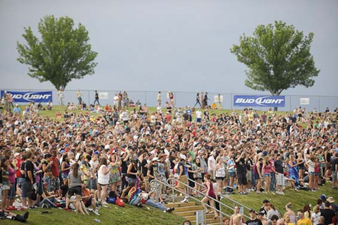 Fans filling the lawn at Pointfest 30 despite drizzling rain throughout much of the afternoon.