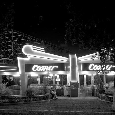 Forest Park HighlandsSt. Louis, MO(1896 – 1963)Among the highlights at Forest Park Highlands in its heyday: The Comet roller coaster, photographed approximately 1955.