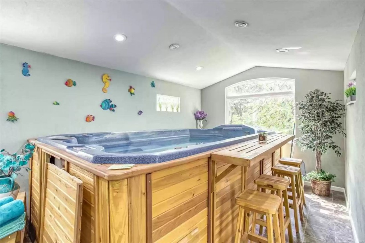 Rock Hill House Has an Indoor Jacuzzi in the Breakfast Nook [PHOTOS]