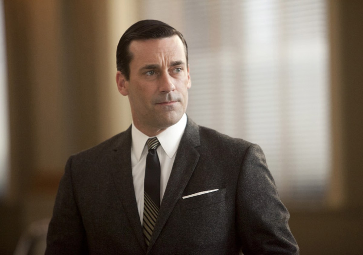 Jon Hamm is coming to Saint Louis University to share his wisdom with its 2024 graduates.