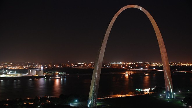 The St. Louis Arch at night.