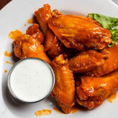 Fieldhouse (510 North Theresa Avenue)Six jumbo wings for $7 with choice of wing sauce and ranch or bleu cheese.Buffalo, BBQ, Spicy Thai Chili, Cajun or Way Hot are all on offer. Additional sauces, celery, or carrots are available for additional charge.