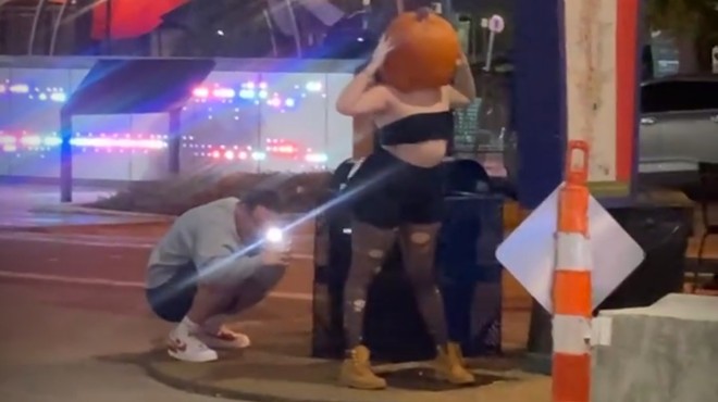 VIDEO: Twerking Pumpkin Head Sets Thirst Trap on St. Louis Streets