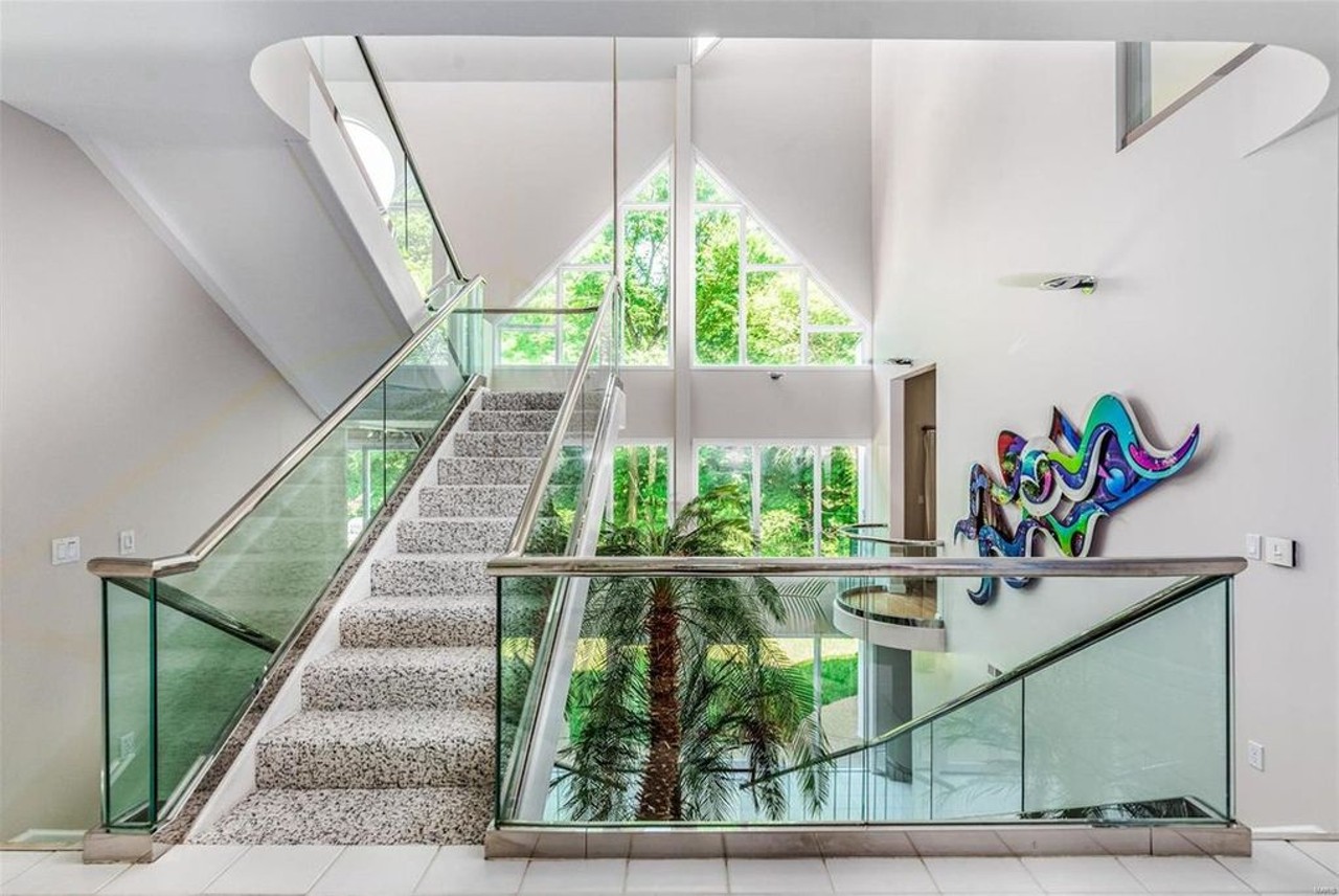 The Inside of This St. Louis Mansion Looks Exactly Like a Mall in the 1980s [PHOTOS]