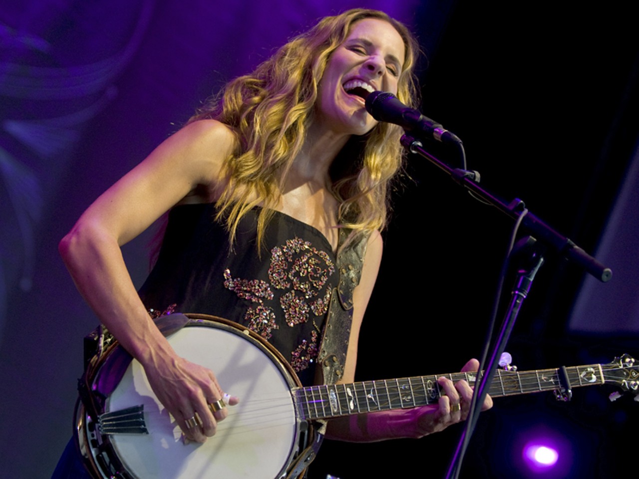 Emily Robison of Courtyard Hounds performing at the Lilith Fair in St. Louis.