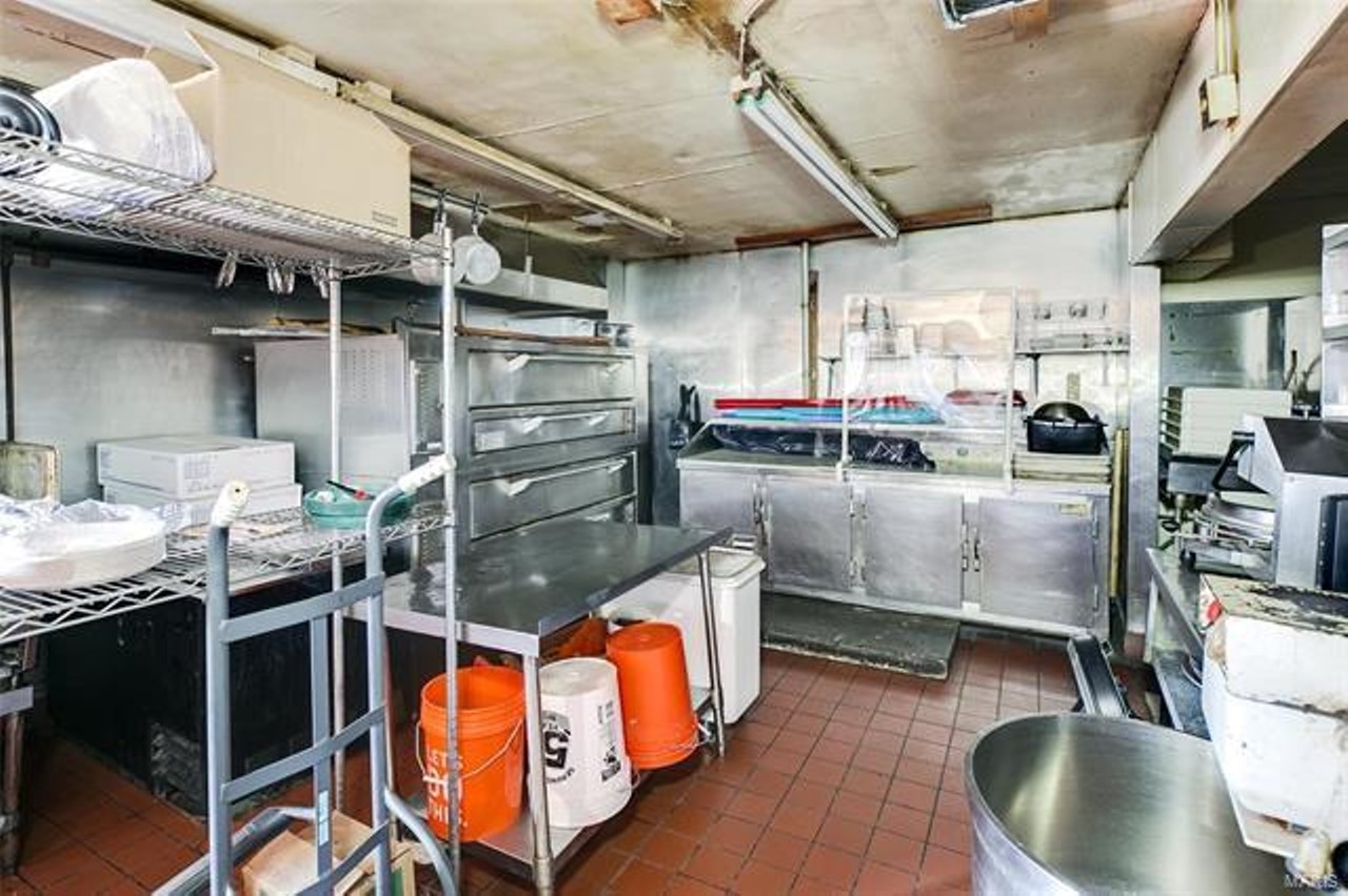 The Mike Talayna's Jukebox Building on Hampton Is For Sale [PHOTOS]