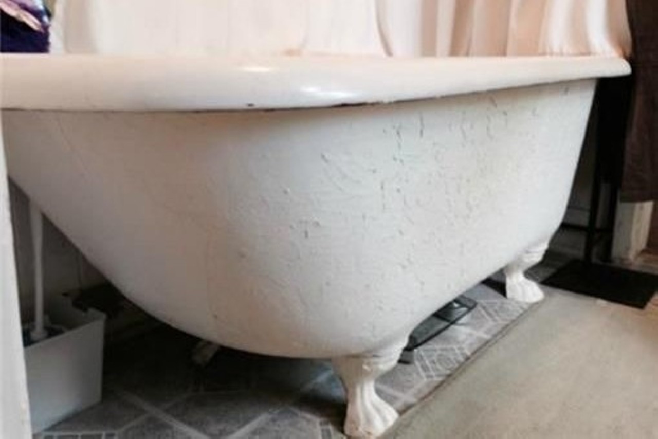 The Missouri House Where Ginger Rogers Was Born Has a Beautiful Clawfoot Bathtub [PHOTOS]